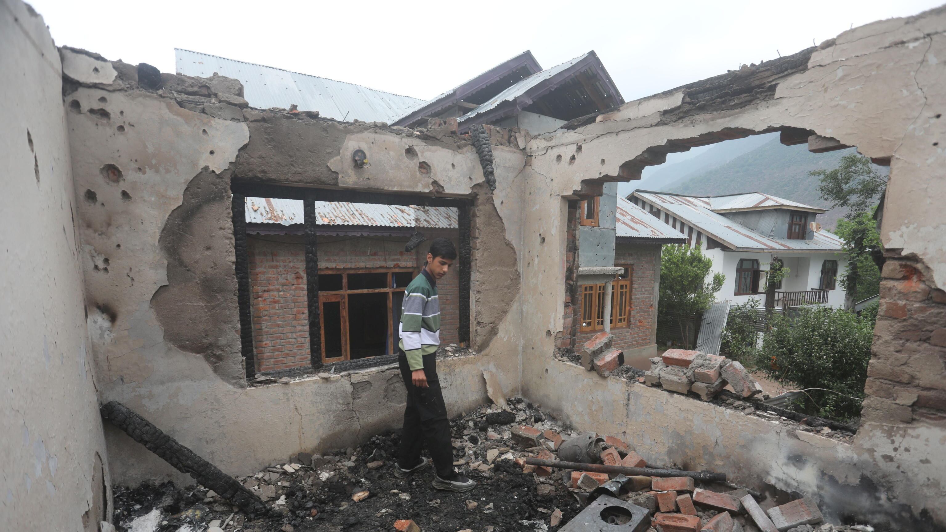 Attacchi con droni e missili: non si ferma l'escalation tra India e Pakistan