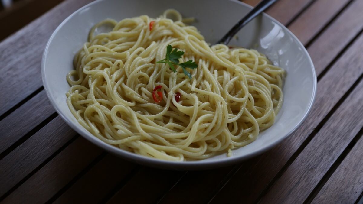 Spaghetti aglio, olio e peperoncino: ricetta e benefici a 60 anni