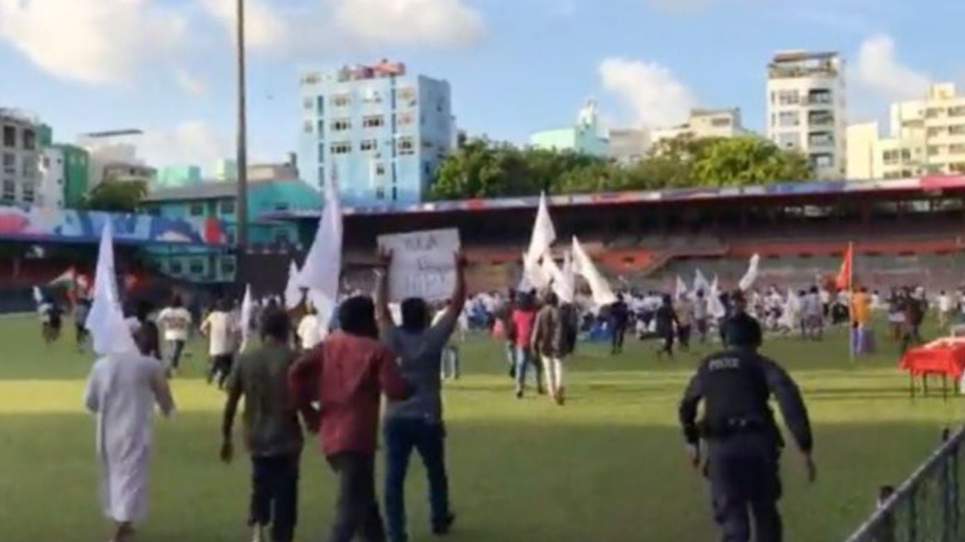 "Lo yoga è contro Allah". Furia islamista alle Maldive