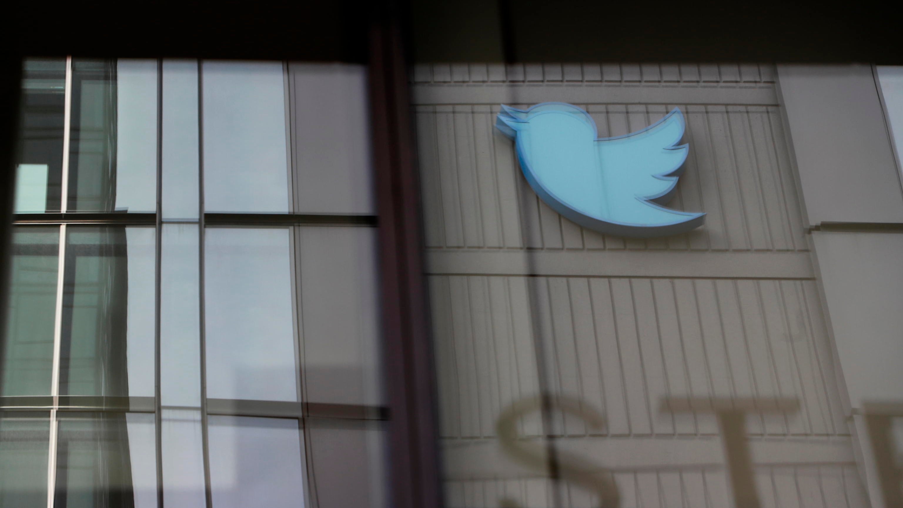 Dietrofront di Twitter, ecco per chi ricompare la spunta blu