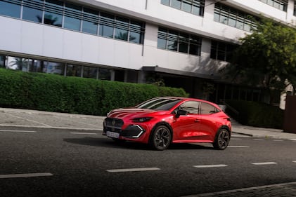 Renault Clio E-Tech: guarda tutte le foto 5