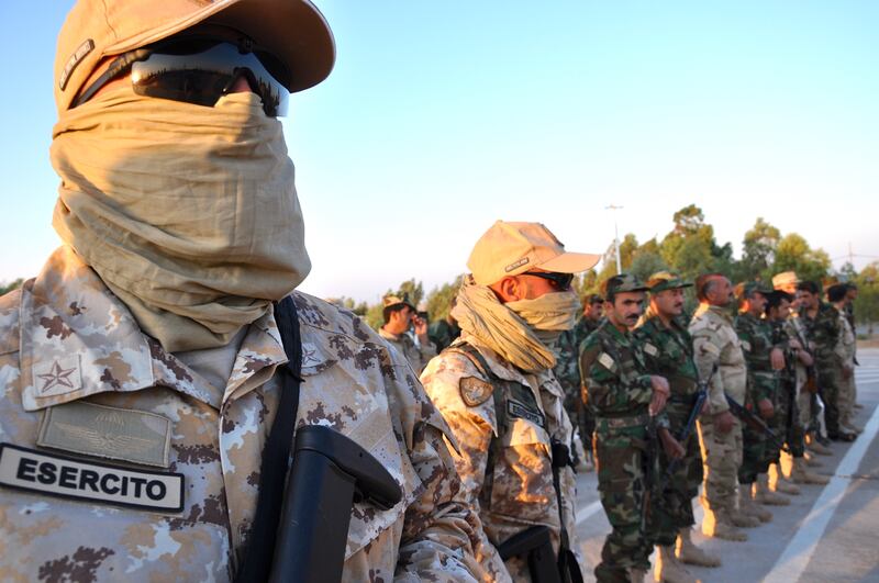Così i parà addestrano i curdi a Erbil 19