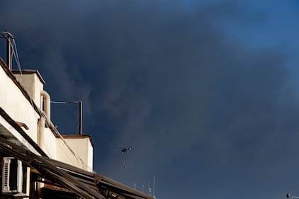 Vasto incendio divampato questo pomeriggio a Roma nella zona di via Casilina 5