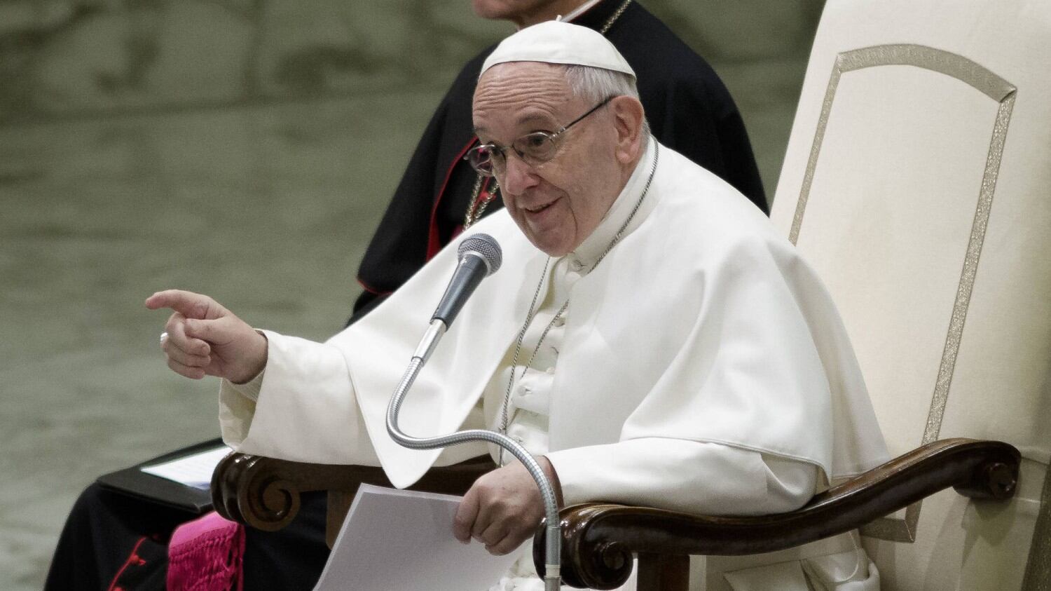 Papa Francesco: "Pregare per i cattivi, anche se vorremmo strangolarli"