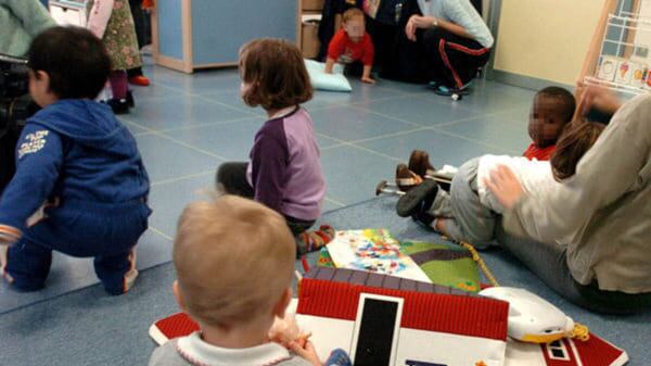 È figlio di un deputato dell'Afd. E la scuola rifiuta l'iscrizione del bimbo