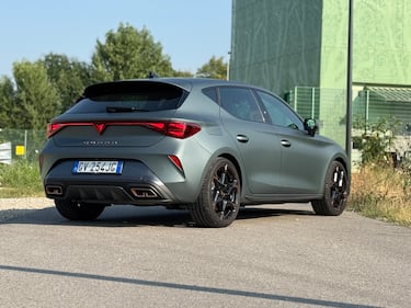 Cupra Leon Hybrid: guarda la gallery della sportiva elettrificata da 272 CV 1