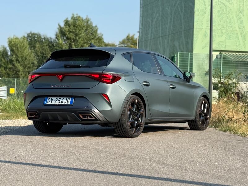 Cupra Leon Hybrid: guarda la gallery della sportiva elettrificata da 272 CV 1