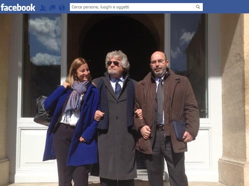 Vito Crimi: "Grillo ha tenuto sveglio Napolitano". Scoppia la polemica