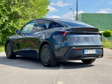 Tesla Model Y Standard: guarda tutte le foto 4