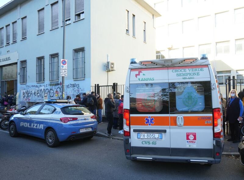 Incendio doloso in una scuola milanese 5