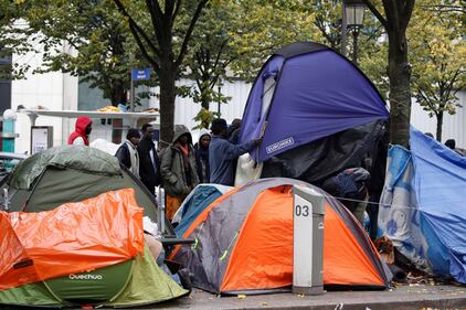 Parigi invasa dai migranti 4