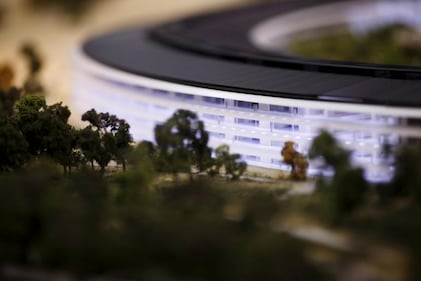 Decolla l'astronave Apple: ecco il plastico del nuovo Campus 16