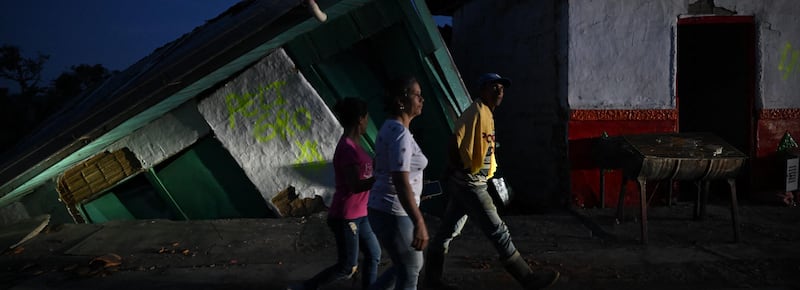 I “Topos” del Messico tra le macerie della Colombia: soccorritori contro il tempo mentre arrivano 1,3 miliardi di aiuti