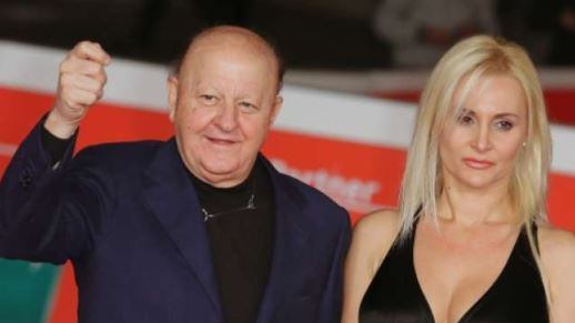 Spuntano le foto dei sexy show della ex compagna di Boldi