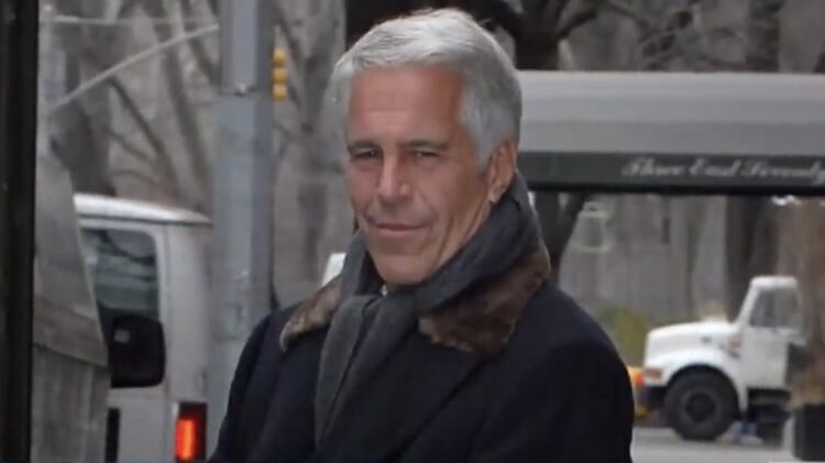 Ex dipendente di corte rivela: "Epstein fu ucciso per coprire il principe Andrea"