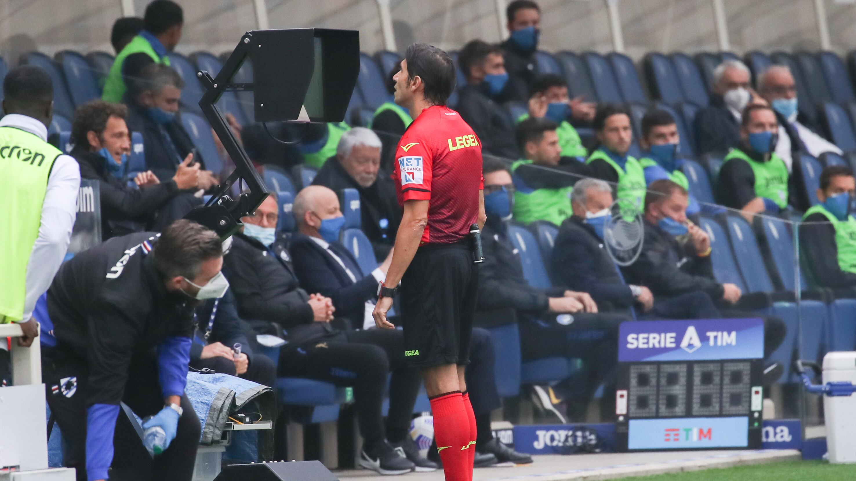 La serie A dei tamponi e degli arbitri scarsi