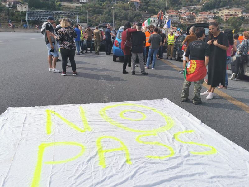 Corteo no pass italo francese alla barriera dell'A10 di Ventimiglia 3