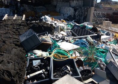 Altamura, l'arrivo dei finanzieri davanti alla discarica abusiva 2