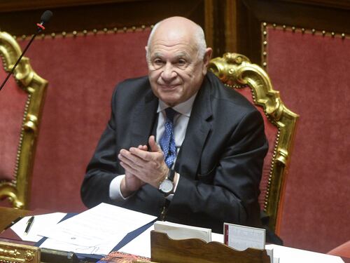 Carriere separate, primo sì. "Il sogno di Berlusconi"
