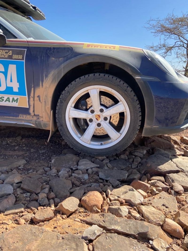 Porsche 911 Dakar e Pirelli Scorpion da record, guarda tutte le foto 1