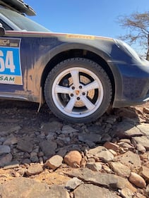 Porsche 911 Dakar e Pirelli Scorpion da record, guarda tutte le foto 1