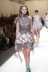 Gigi Hadid a seno nudo per Fendi 7