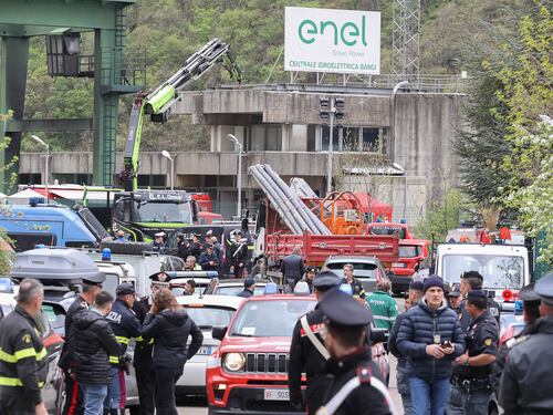 Il fumo, la maglietta, i polmoni: così Nicholas si è salvato dall'incidente di Suviana