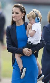 Che capricci, principe George! Tutte le foto alla base militare della Raf e dello "scivolone" sexy di Kate 36