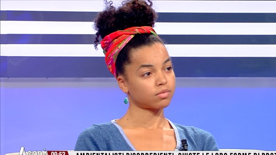Chi è Chloe Bertini, l'eco-vandala di Ultima generazione che sfida il Fisco