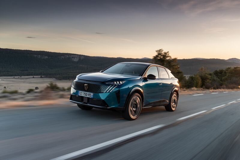 Peugeot e-3008: guarda tutte le foto 13