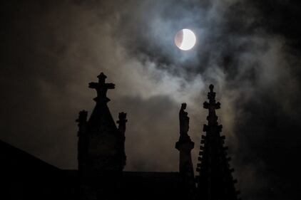 Super Luna Rossa, le immagini dell'eclissi da tutto il mondo 1