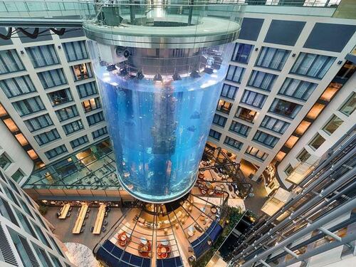 Esplode l'acquario dei record "È stato come un terremoto"