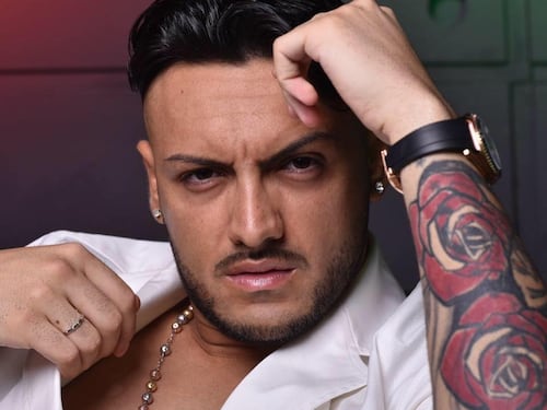 Il cantante neomelodico scrive canzoni sulla mafia: tolto patrocinio alla sagra