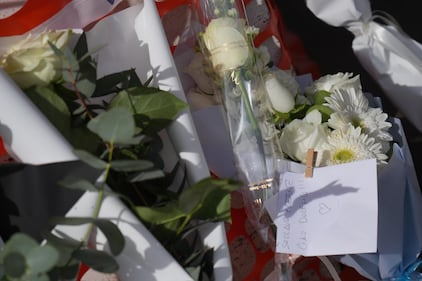 Fiori e peluche per Domenico fuori dall'ospedale 3