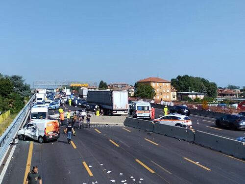 Le immagini del terribile incidente sull'autostrada A8 di Milano