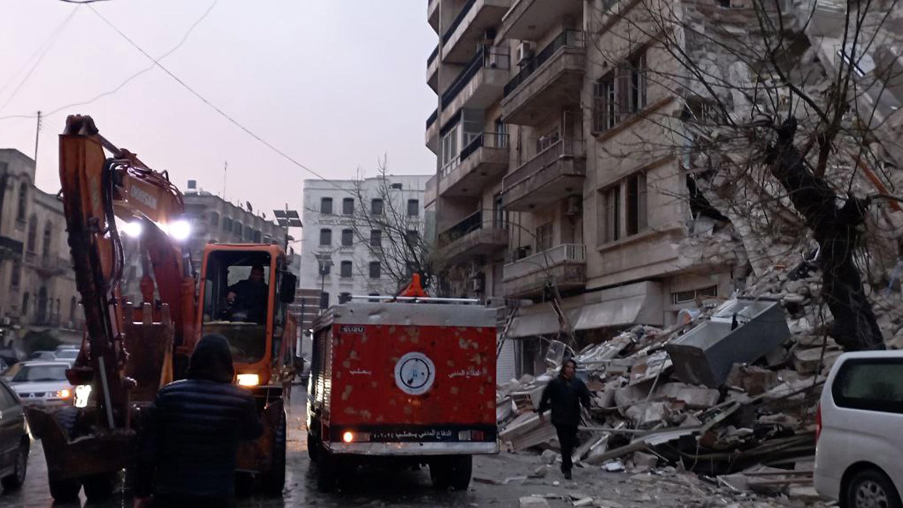 "La situazione è spaventosa, abbiamo paura". Le voci dall'inferno di Aleppo
