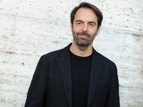 Neri Marcorè si tuffa negli anni '80: "Ma mi devo separare da Anna Valle"