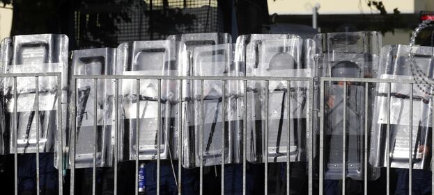 Scontri con i migranti al confine ungherese 5