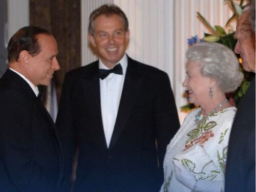 "Figura straordinaria della nostra era". Il saluto di Berlusconi alla regina Elisabetta