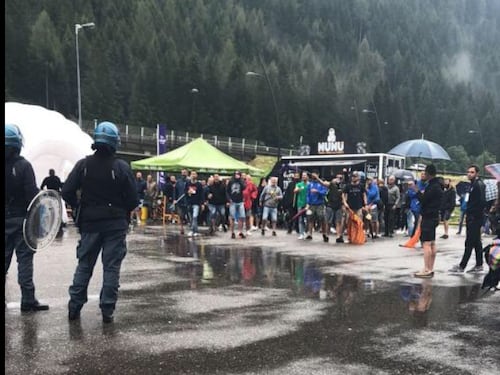 Il calcio estivo dà alla testa: ultras con spranghe tra le famiglie