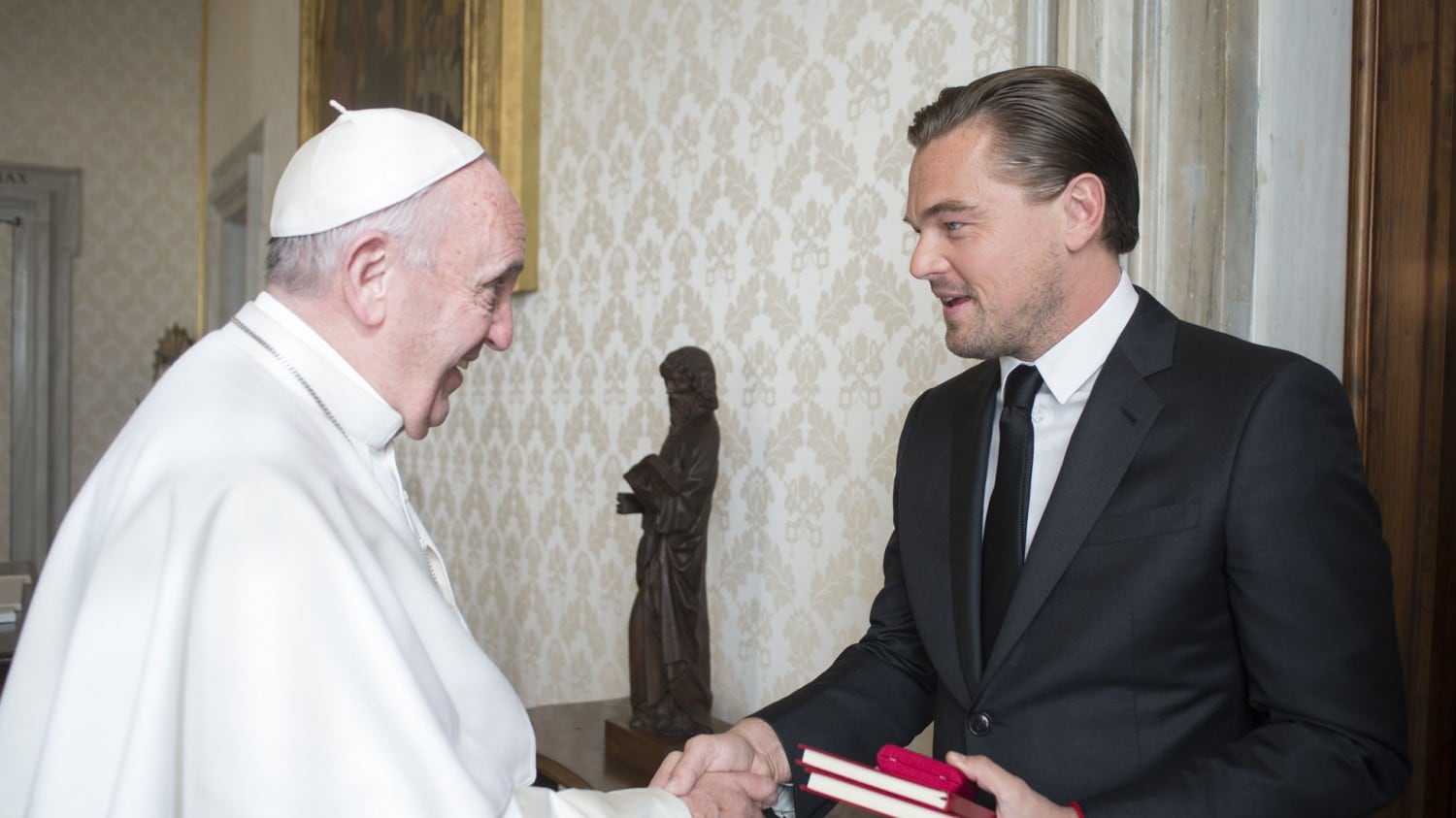 Vaticano, storico incontro tra Di Caprio e Papa Francesco