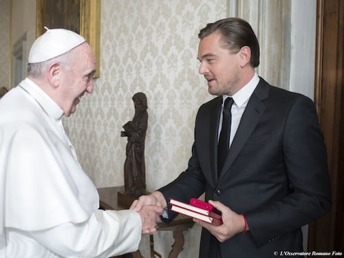 Vaticano, storico incontro tra Di Caprio e Papa Francesco