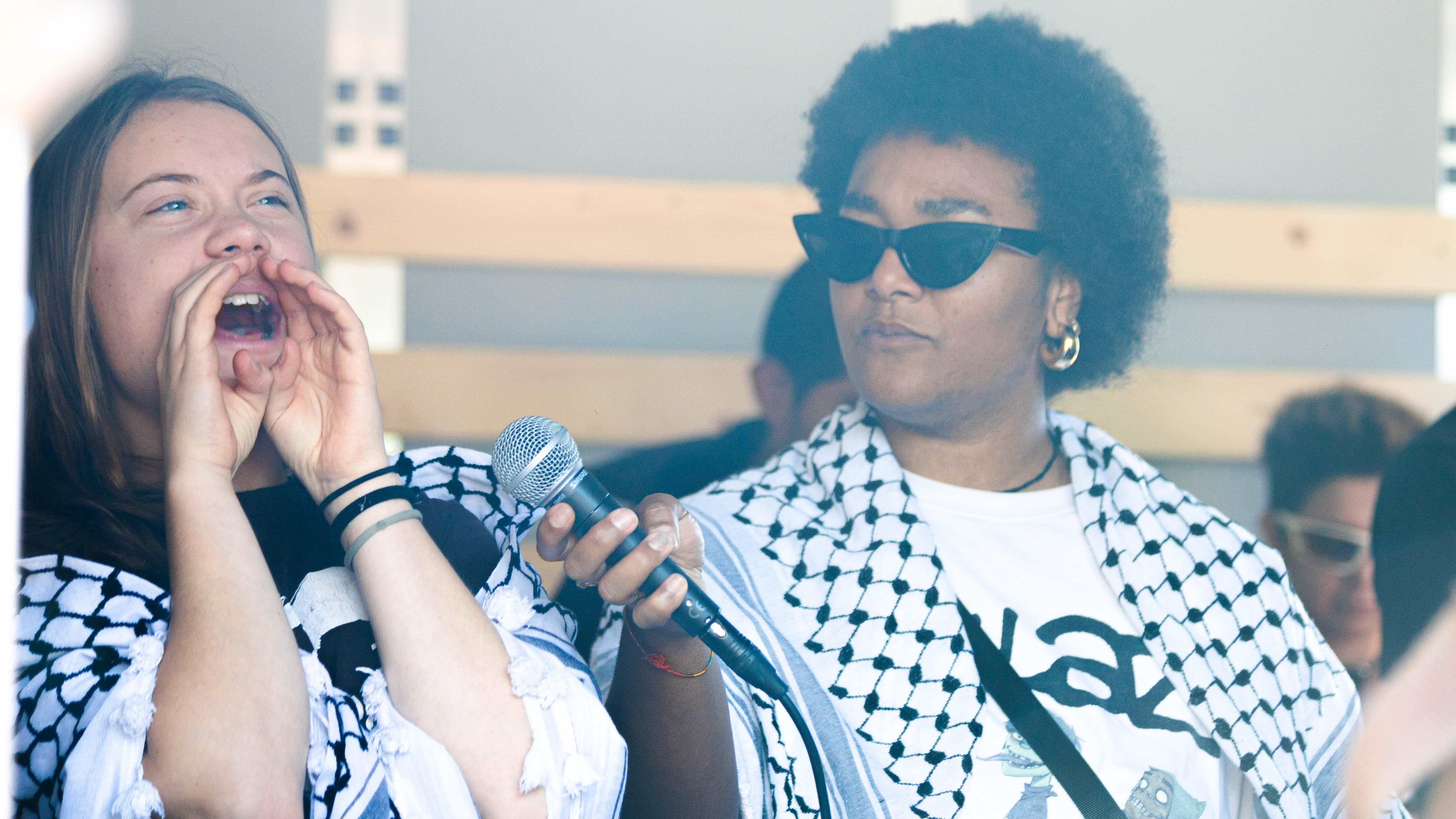 L'"intifada" di Greta: sfila contro la Meloni