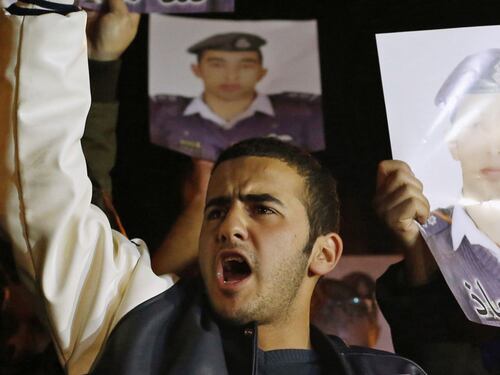 I parenti di Kassasbeh chiedono la sua liberazione