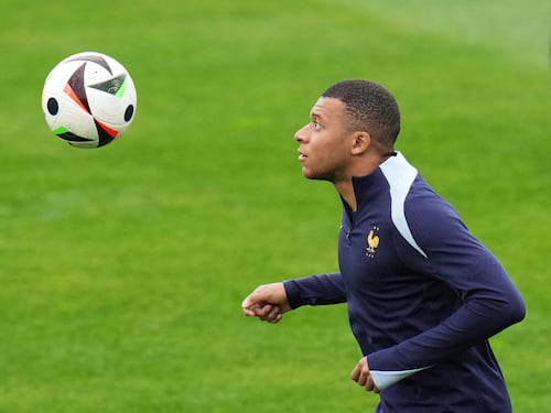 Mbappé in scivolata: "No agli estremisti"