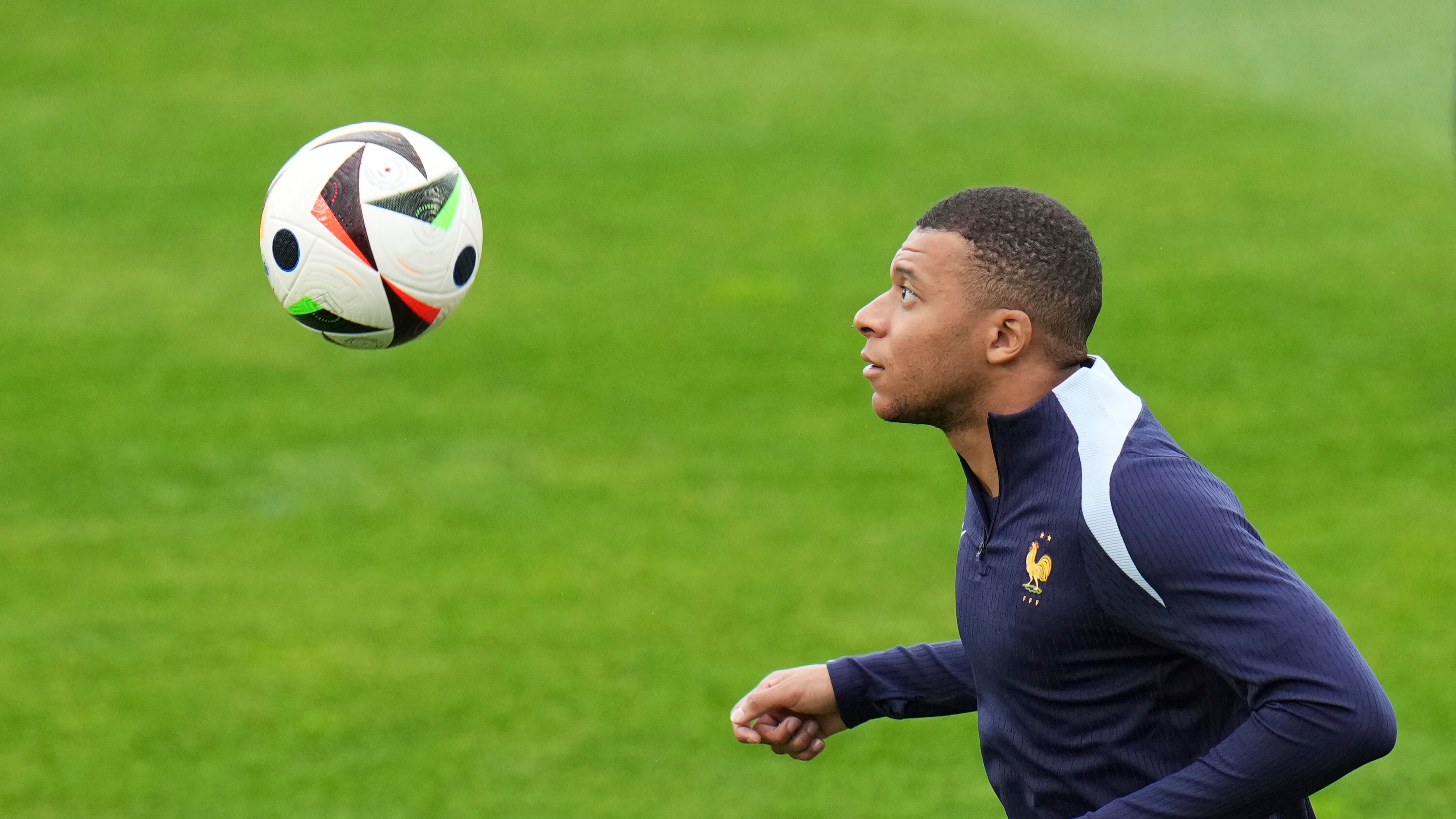 Mbappé e lo stupro in albergo. L'ombra della trappola del Psg