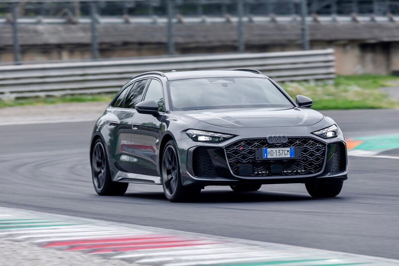 Audi RS5 Avant: le foto della prova su strada 10