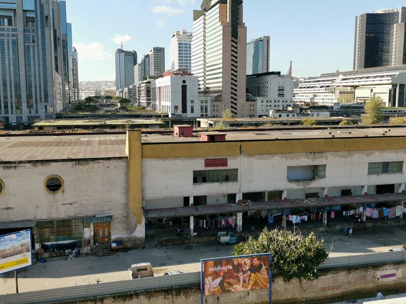 Napoli, l'accampamento dei rom nell'ex mercato ortofrutticolo 7