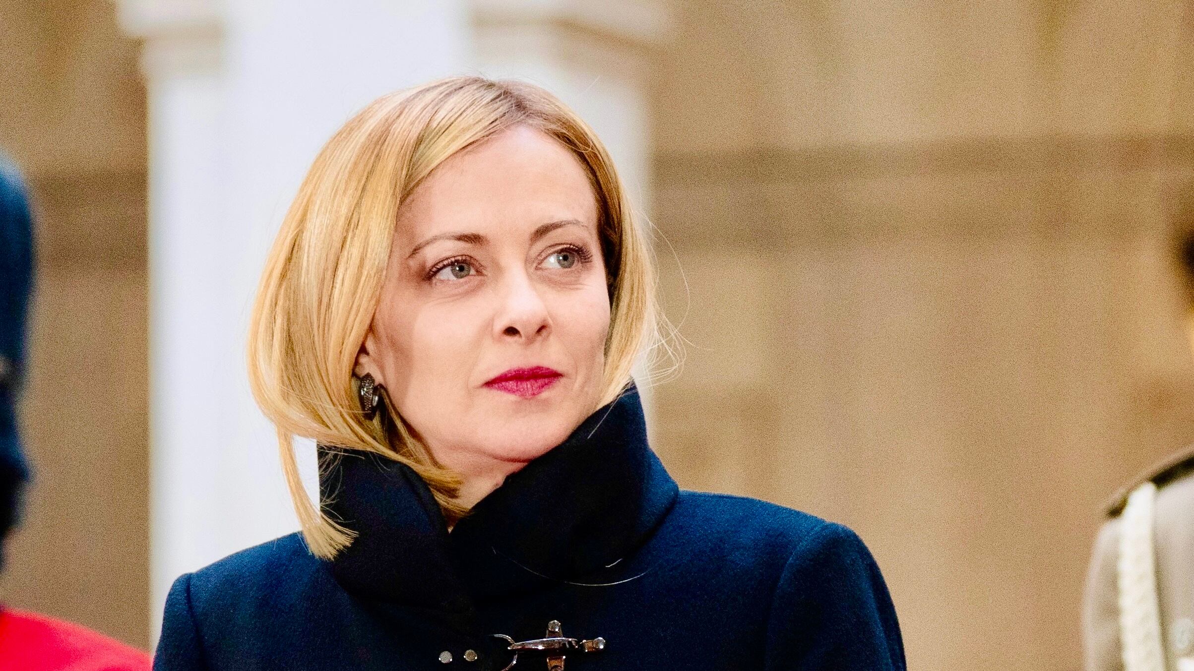 "Servono misure più efficaci". E Meloni rinvia di tre giorni il Cdm sul caro bollette