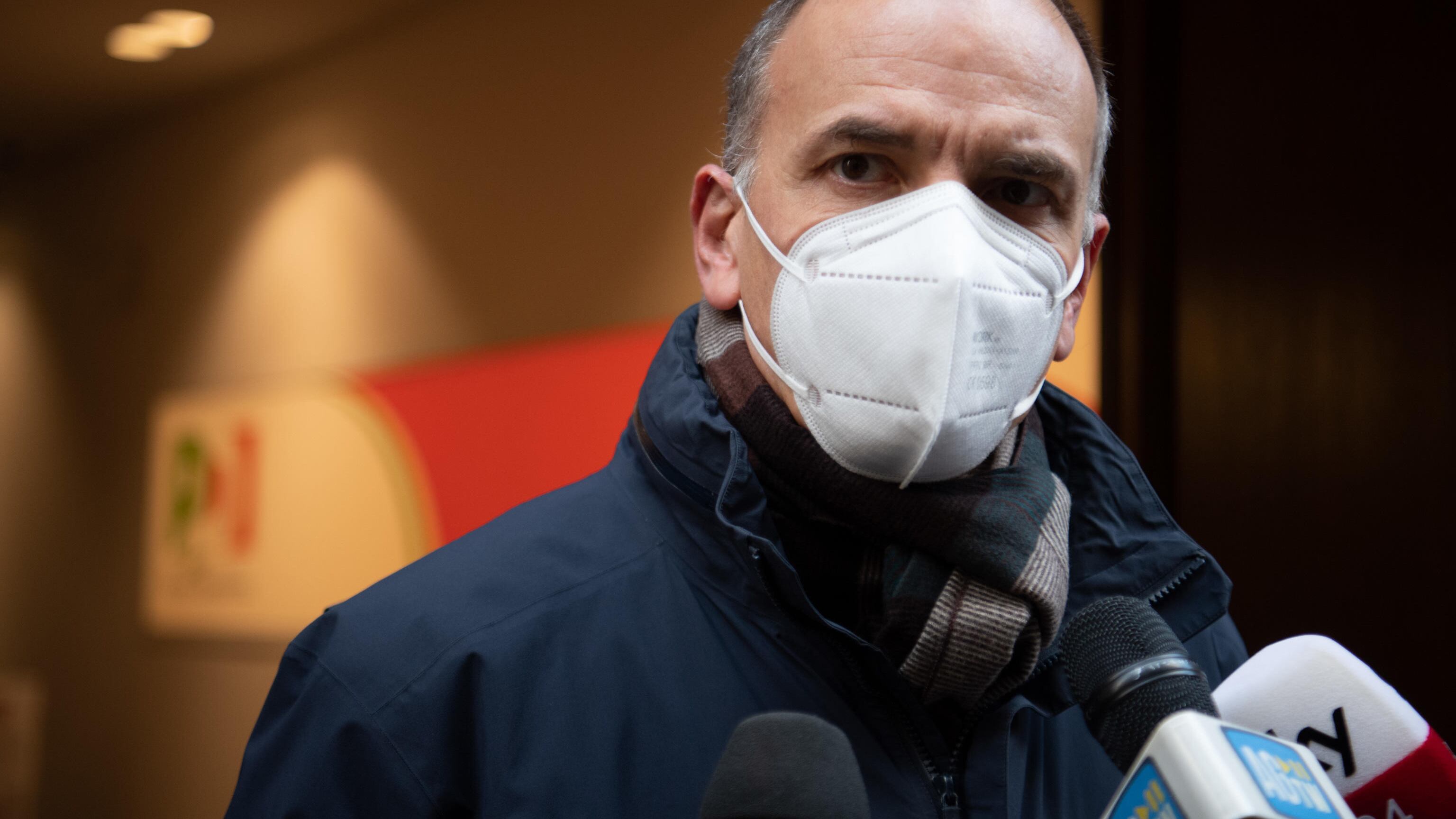 "Assalto", "Sgradevole". Scoppia la lite Letta-Gasparri